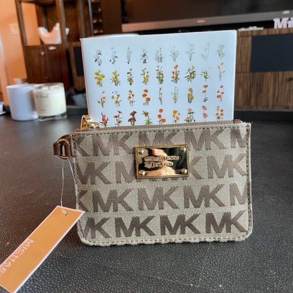 MICHAEL KORS JACQUARD WRISTLET - Picture 1 of 5